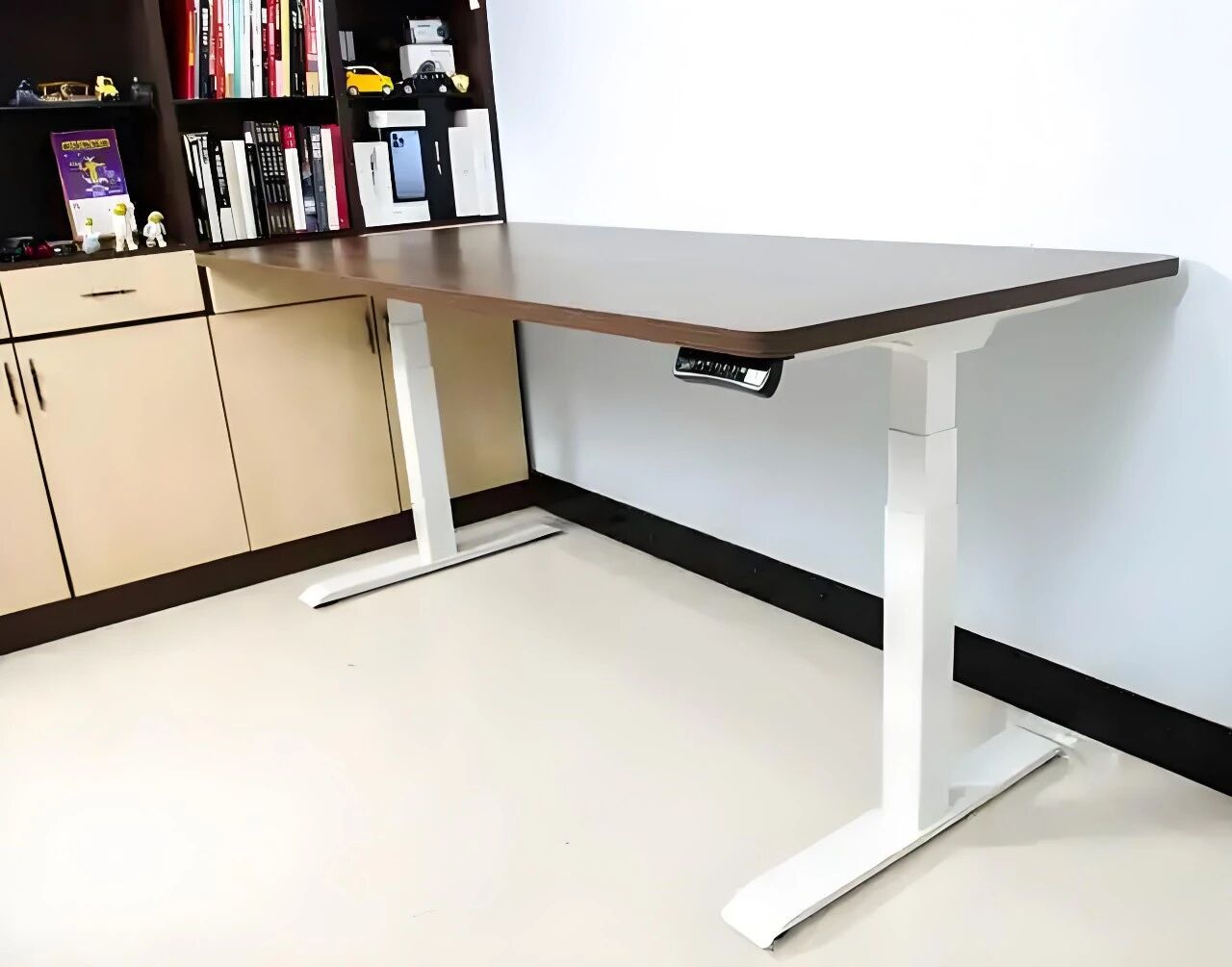 Multi-User Electric Standing Desks များ၏ အကျိုးကျေးဇူးများ